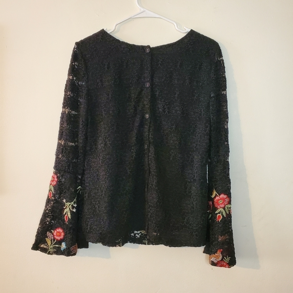 Solitaire floral embroidered black lace bellsleeve top size small - Picture 11 of 15